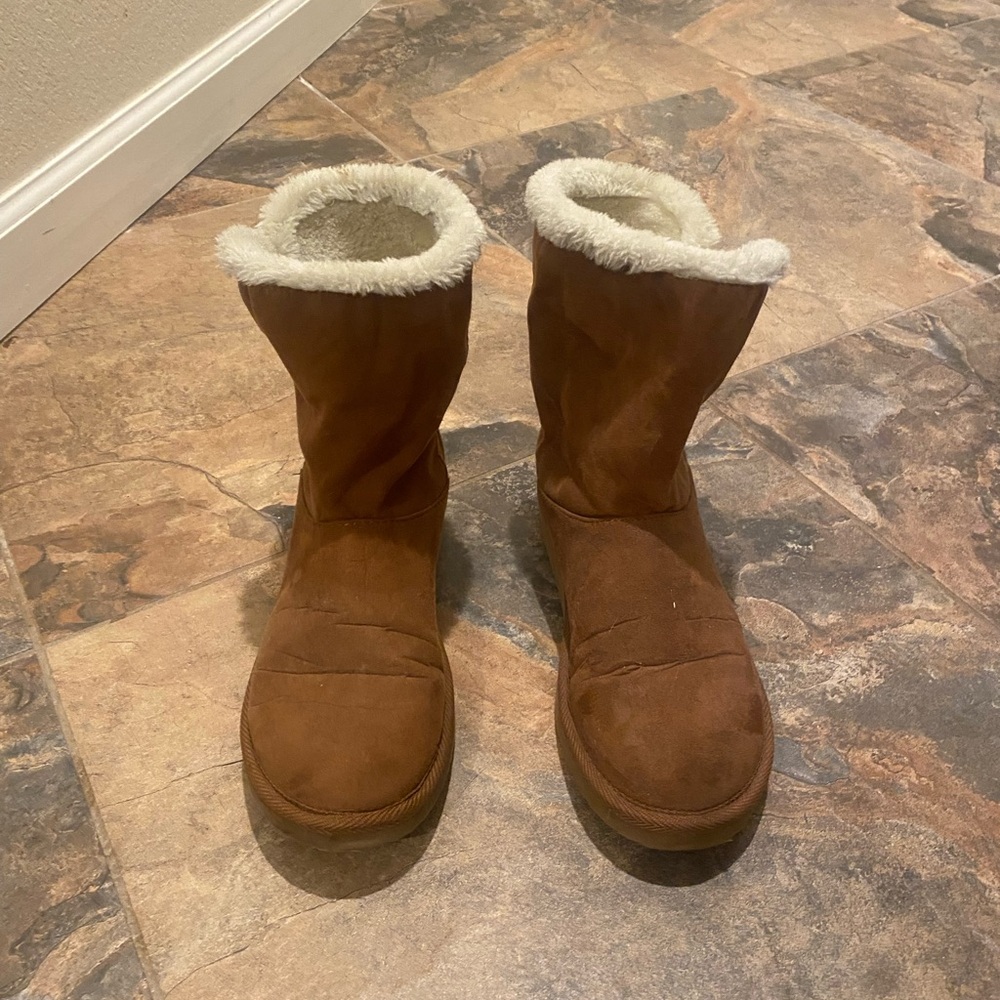 Brown Suede Boots with Faux Fur Lining